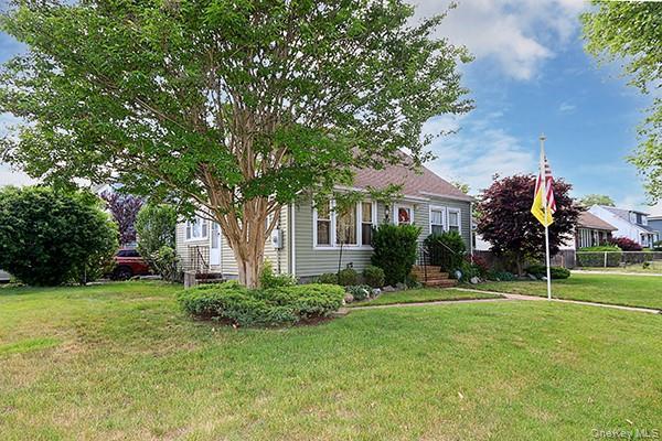 Single Family Laux Place Nassau County, NY 11710, MLS-1016254-2