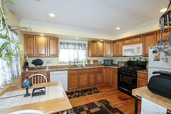 Single Family Laux Place Nassau County, NY 11710, MLS-1016254-7
