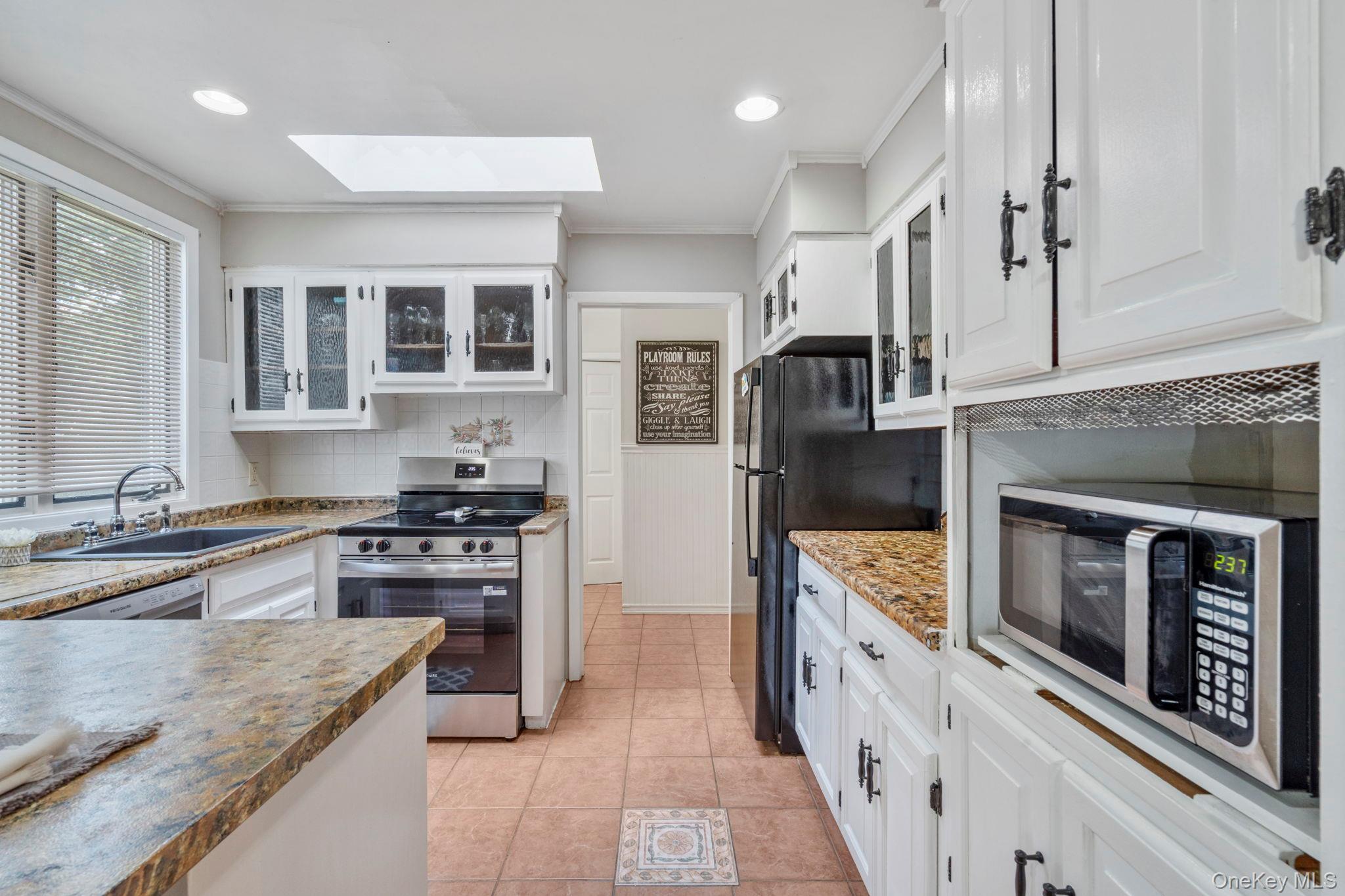 Single Family Spaulding Lane Suffolk County, NY 11790, MLS-1016276-10