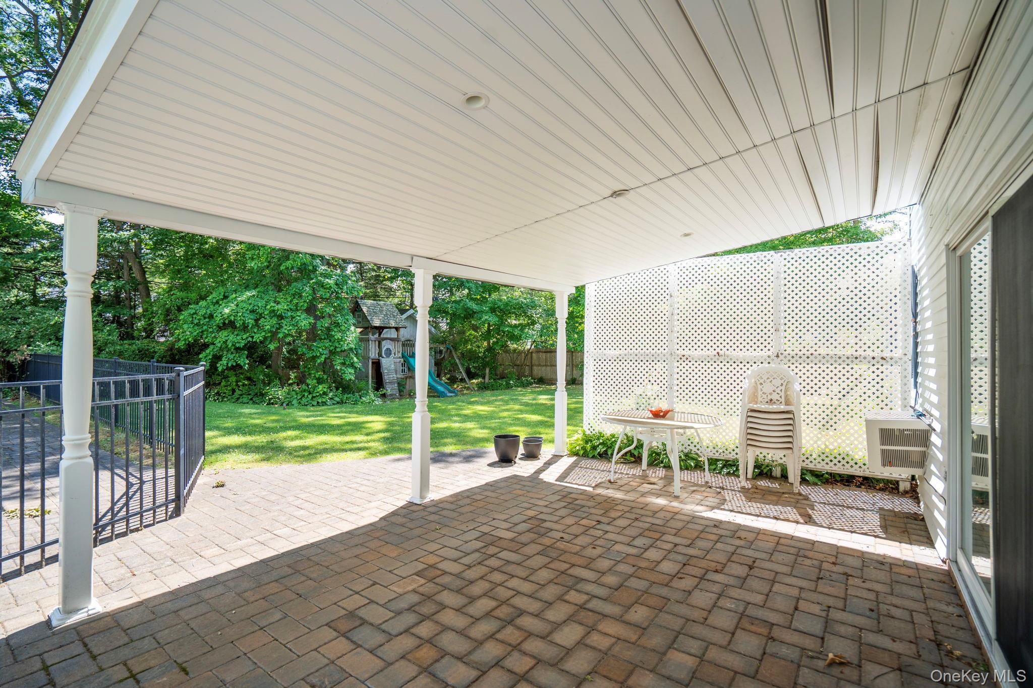 Single Family Spaulding Lane Suffolk County, NY 11790, MLS-1016276-35