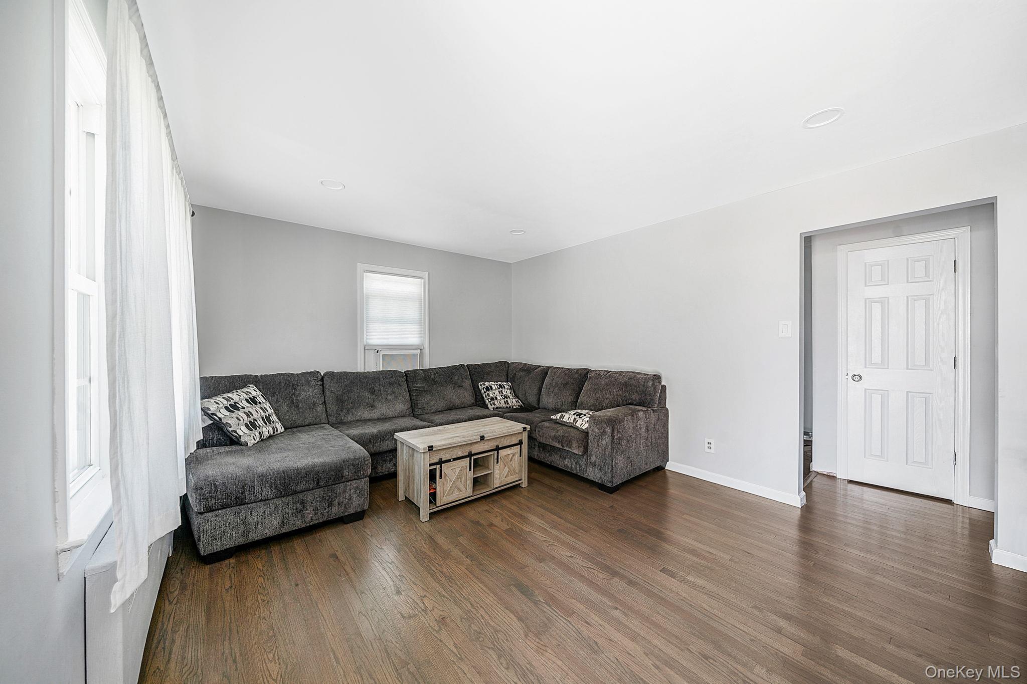 Single Family Pinelawn Avenue Suffolk County, NY 11738, MLS-1016357-10