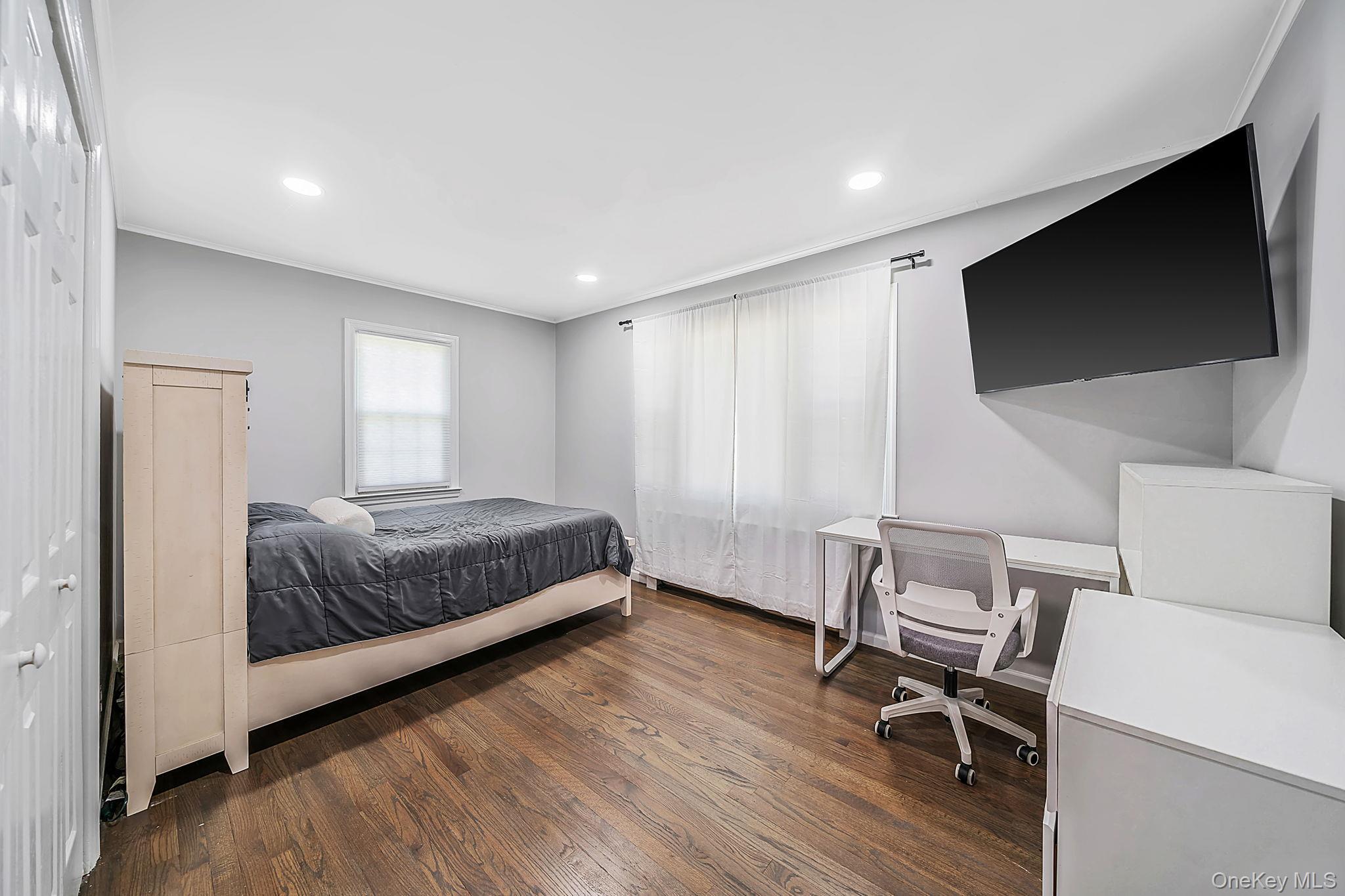 Single Family Pinelawn Avenue Suffolk County, NY 11738, MLS-1016357-15
