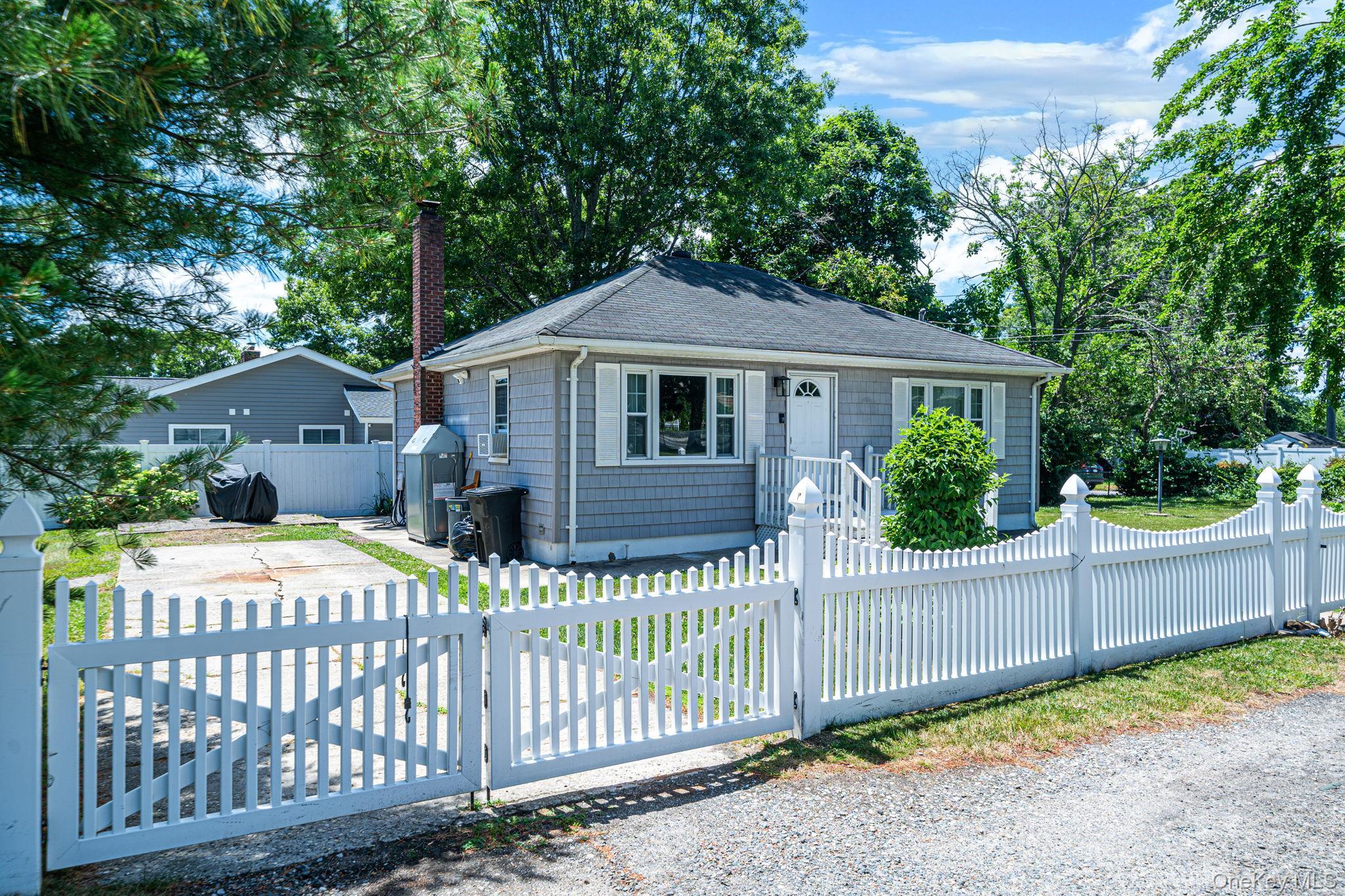 Single Family Pinelawn Avenue Suffolk County, NY 11738, MLS-1016357-3