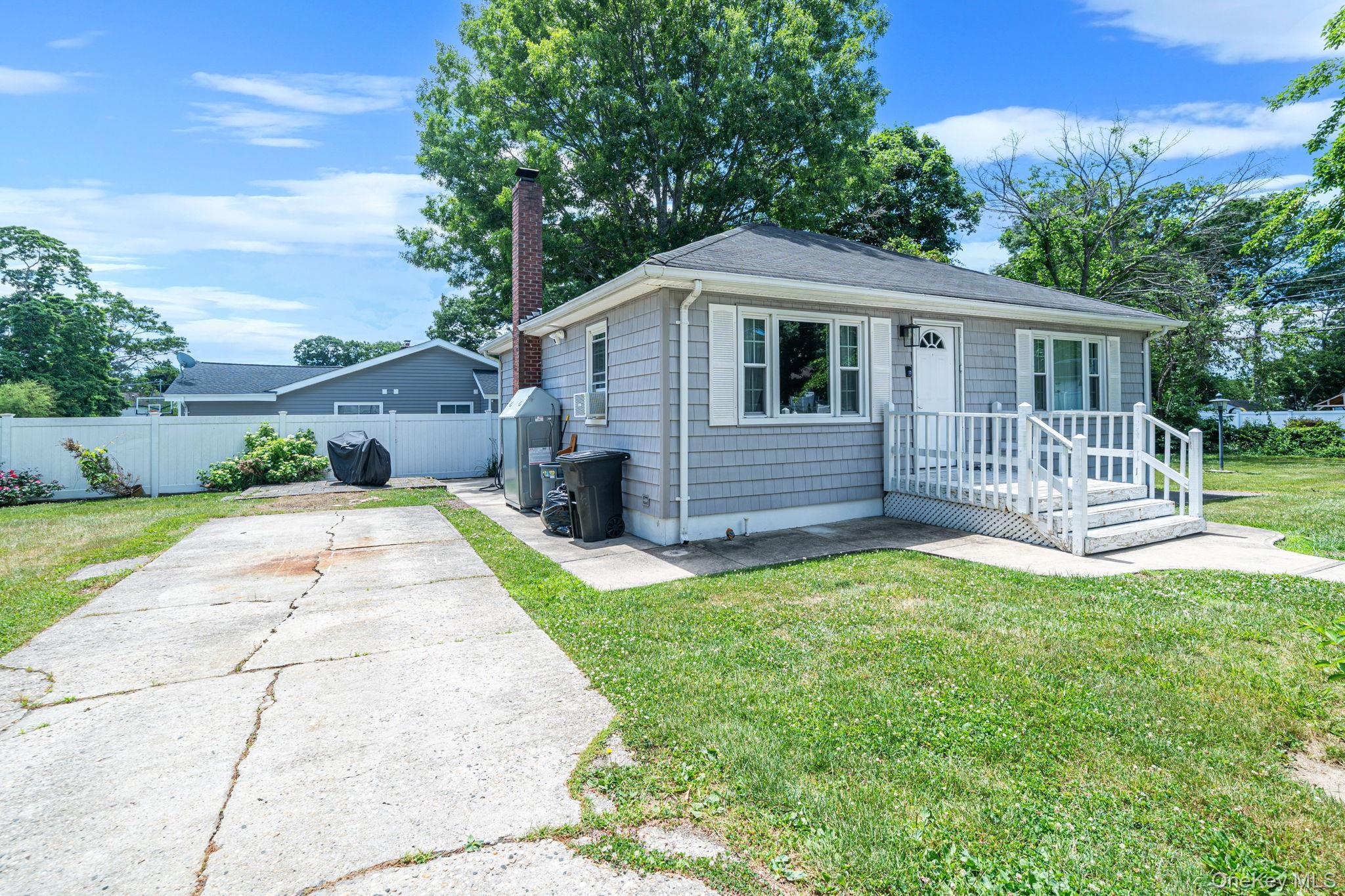 Single Family Pinelawn Avenue Suffolk County, NY 11738, MLS-1016357-4