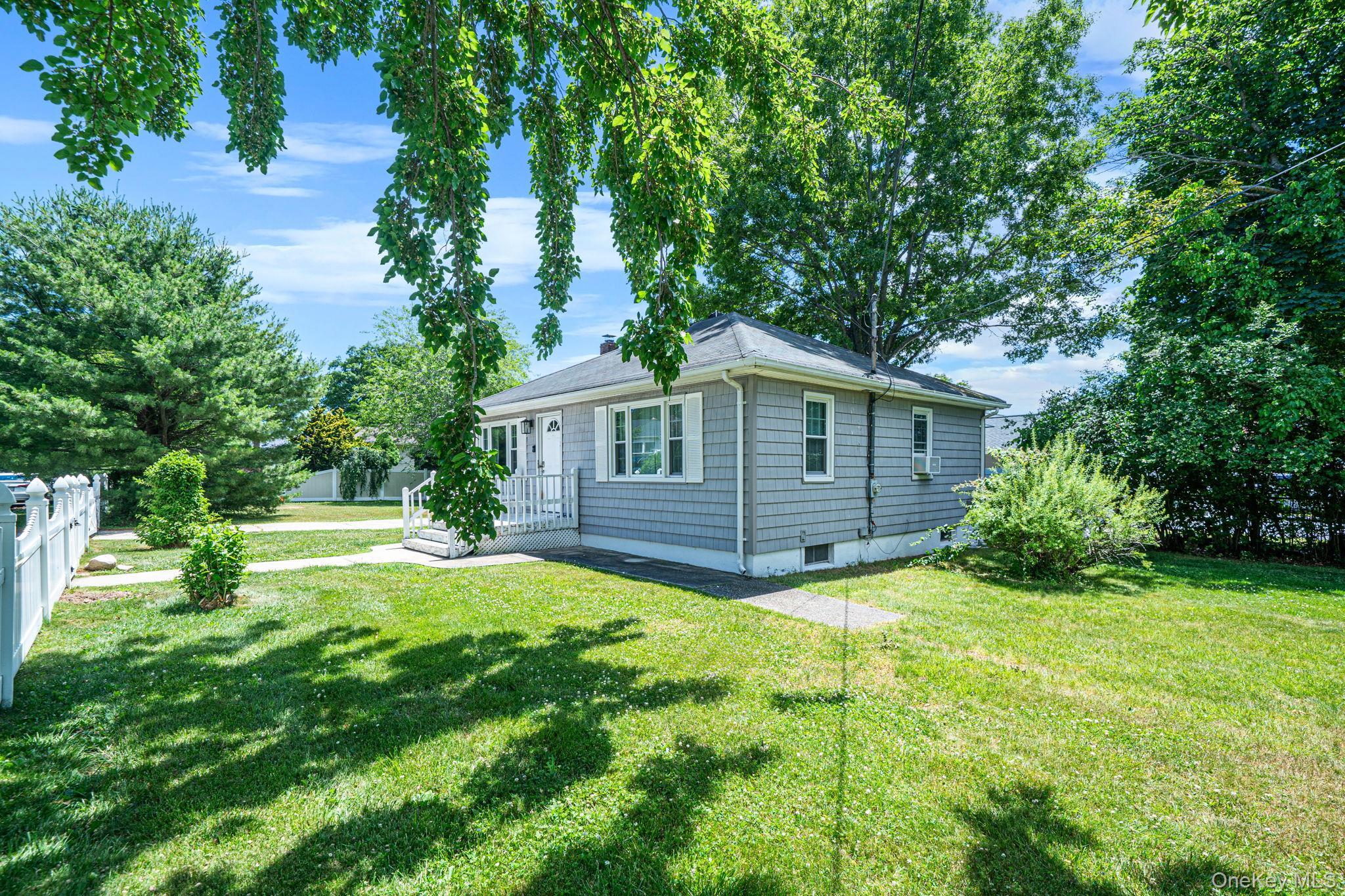 Single Family Pinelawn Avenue Suffolk County, NY 11738, MLS-1016357-5