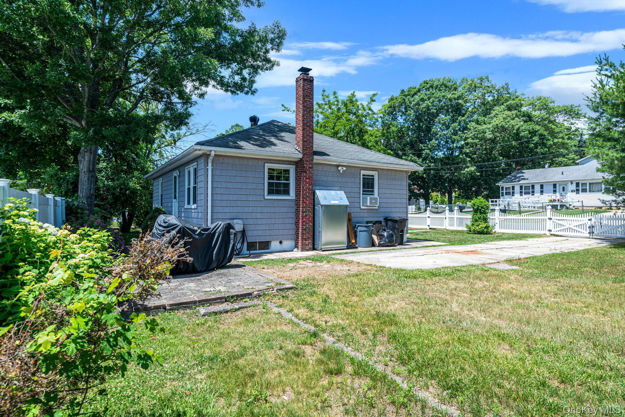 Single Family Pinelawn Avenue Suffolk County, NY 11738, MLS-1016357-7