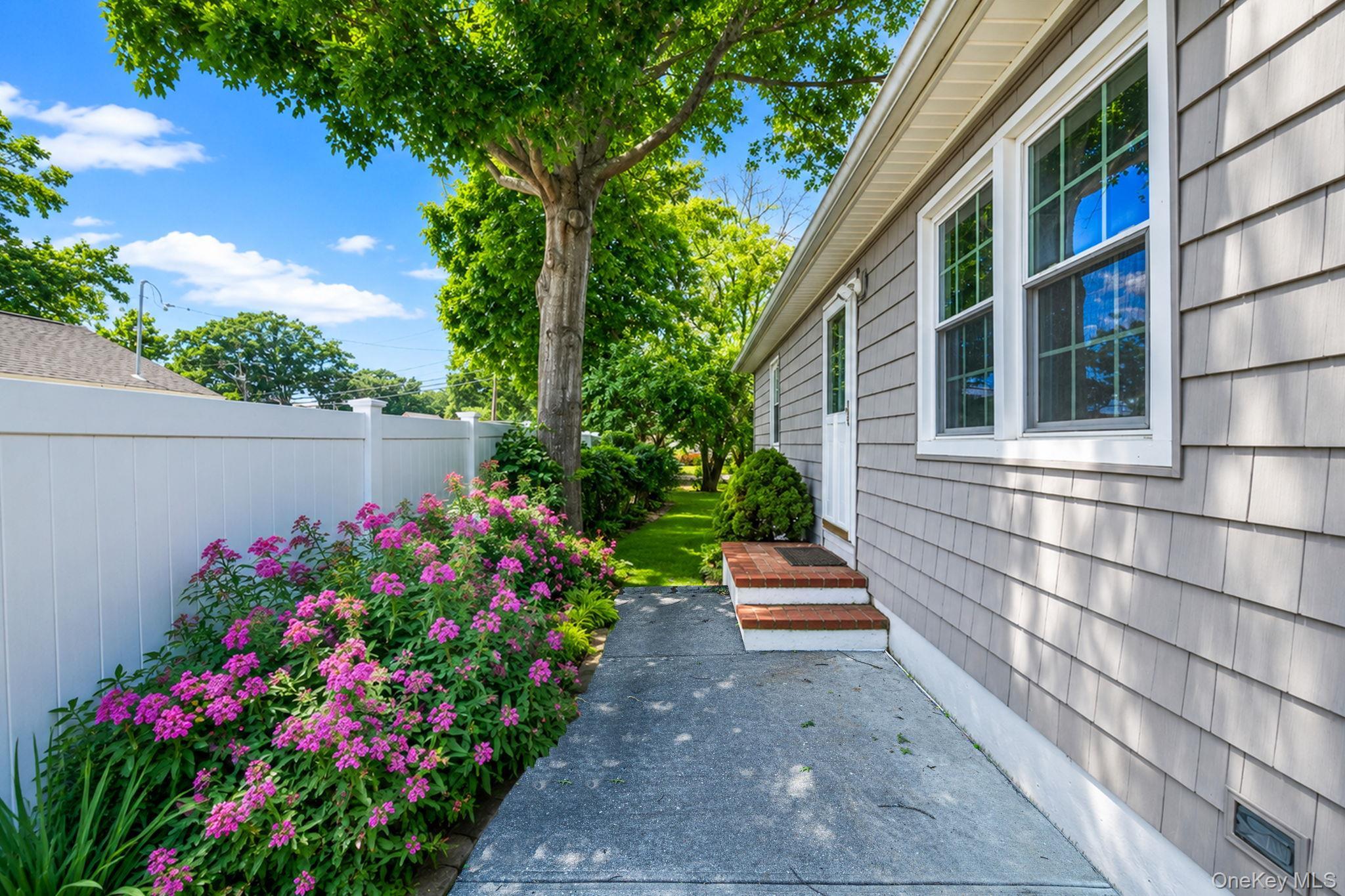 Single Family Pinelawn Avenue Suffolk County, NY 11738, MLS-1016357-8