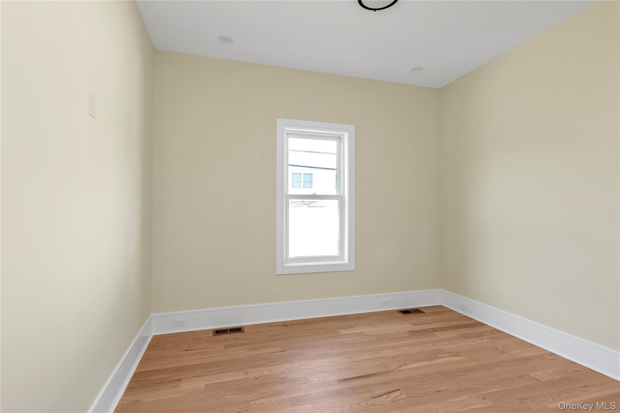 Single Family Garden Circle Nassau County, NY 11791, MLS-1016366-11