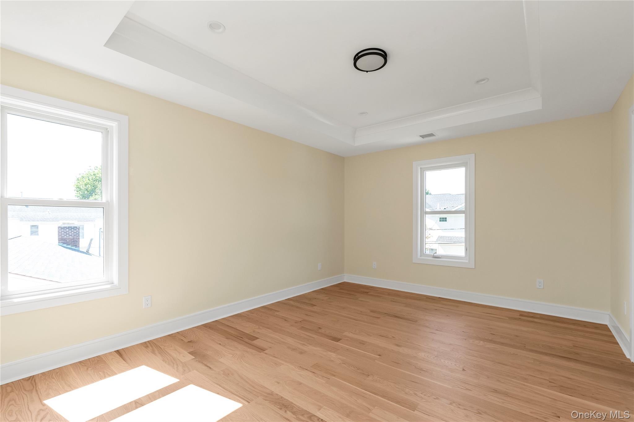 Single Family Garden Circle Nassau County, NY 11791, MLS-1016366-18