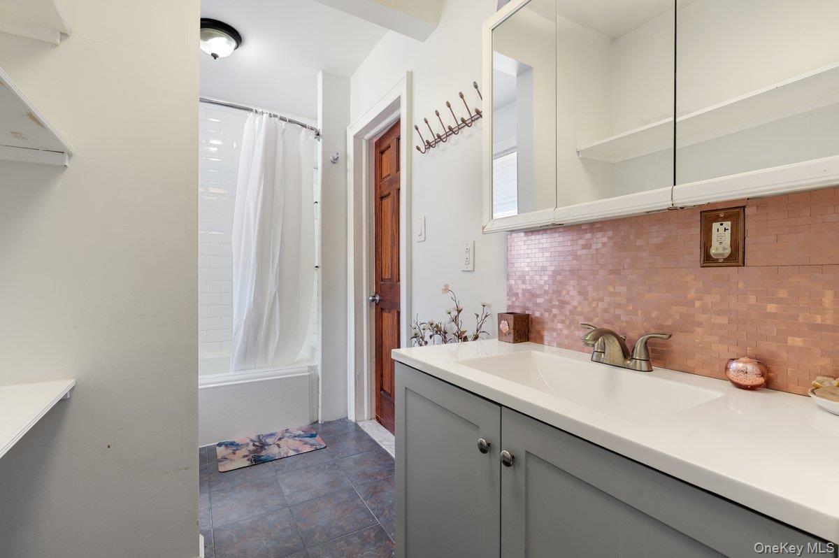 Single Family Commonwealth Boulevard Queens, NY 11426, MLS-1016455-10