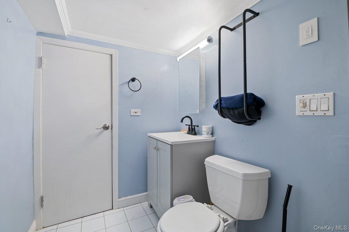 Single Family Commonwealth Boulevard Queens, NY 11426, MLS-1016455-15