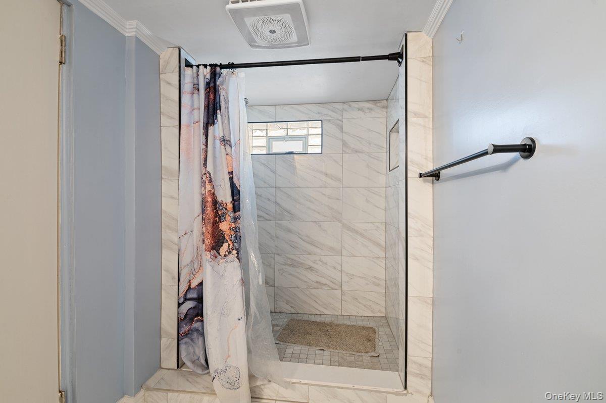 Single Family Commonwealth Boulevard Queens, NY 11426, MLS-1016455-16