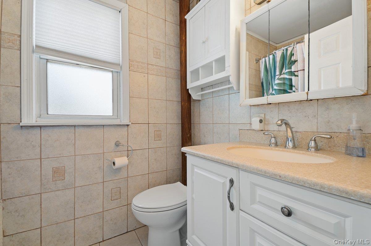 Single Family Commonwealth Boulevard Queens, NY 11426, MLS-1016455-17