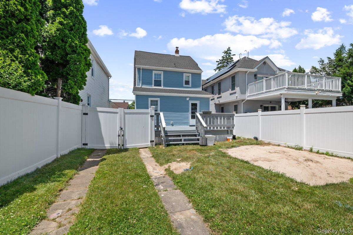 Single Family Commonwealth Boulevard Queens, NY 11426, MLS-1016455-20
