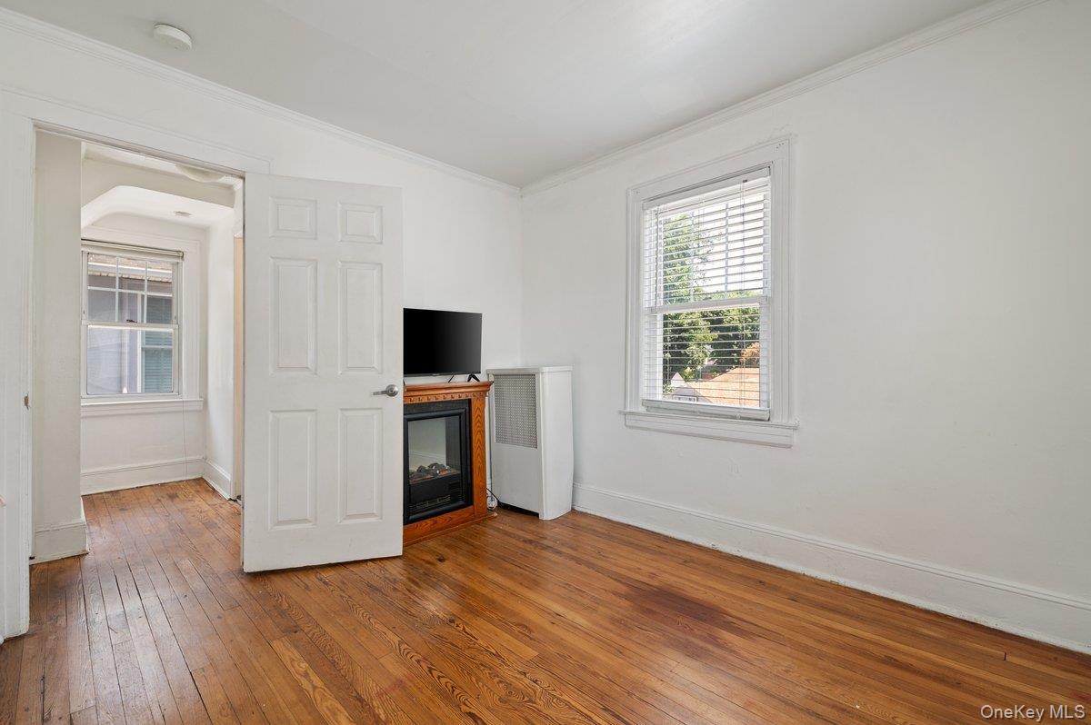 Single Family Commonwealth Boulevard Queens, NY 11426, MLS-1016455-23