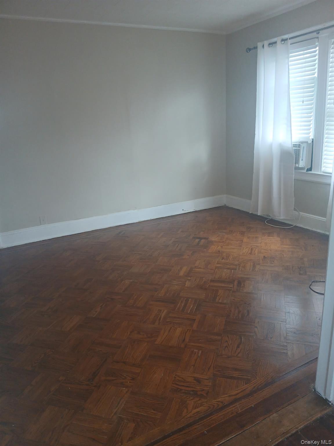 Single Family Commonwealth Boulevard Queens, NY 11426, MLS-1016455-3