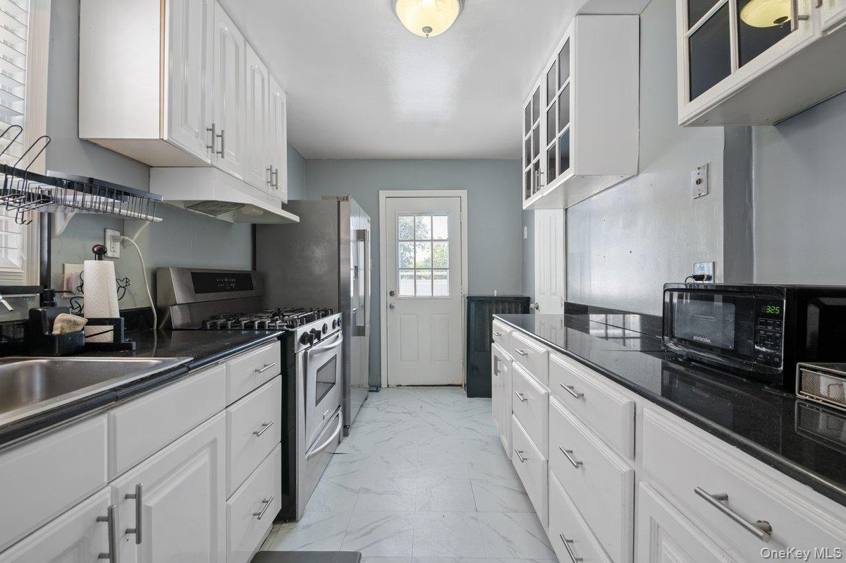 Single Family Commonwealth Boulevard Queens, NY 11426, MLS-1016455-9