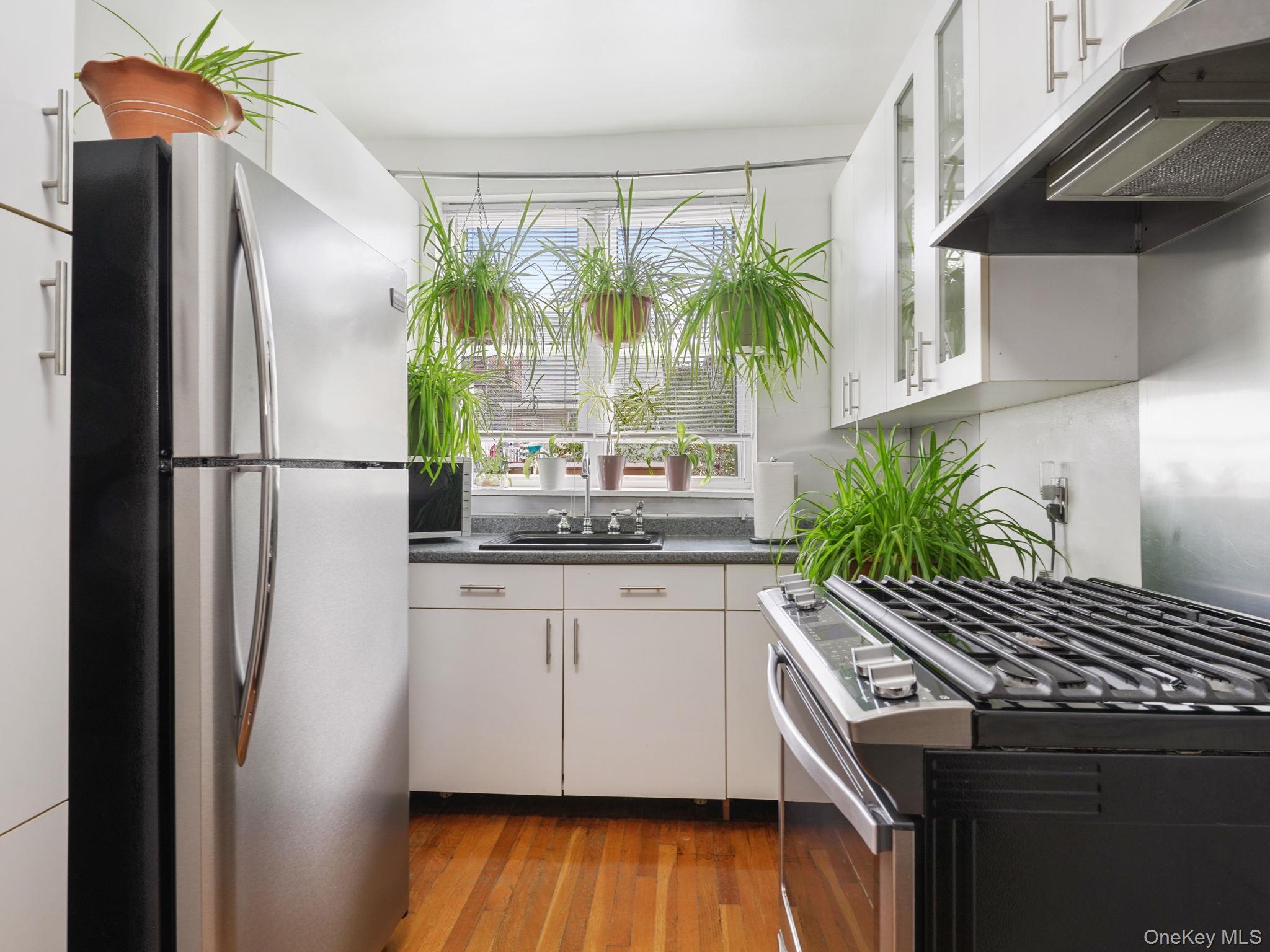 Single Family Matilda Avenue Bronx, NY 10470, MLS-1016469-14