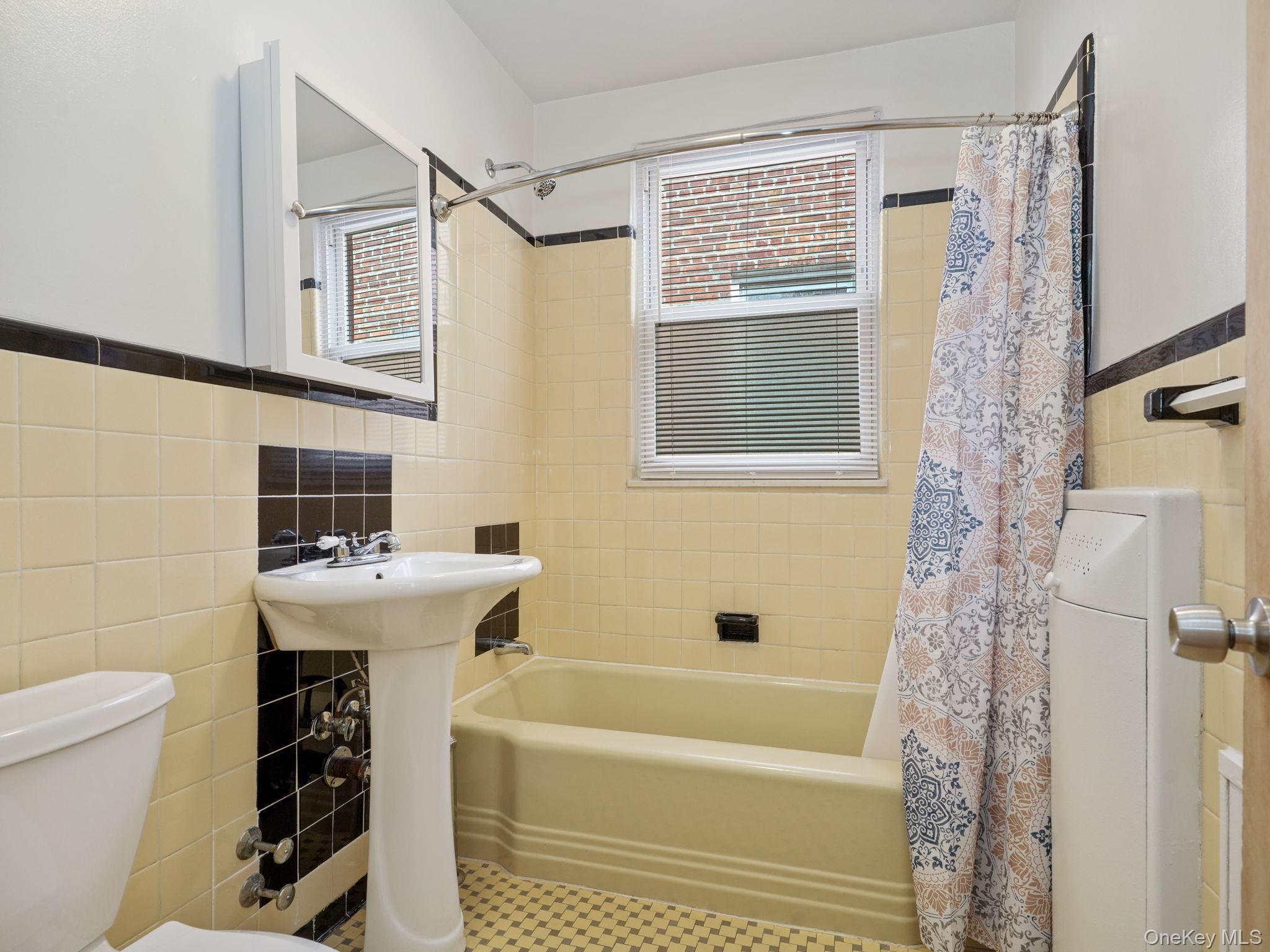 Single Family Matilda Avenue Bronx, NY 10470, MLS-1016469-21