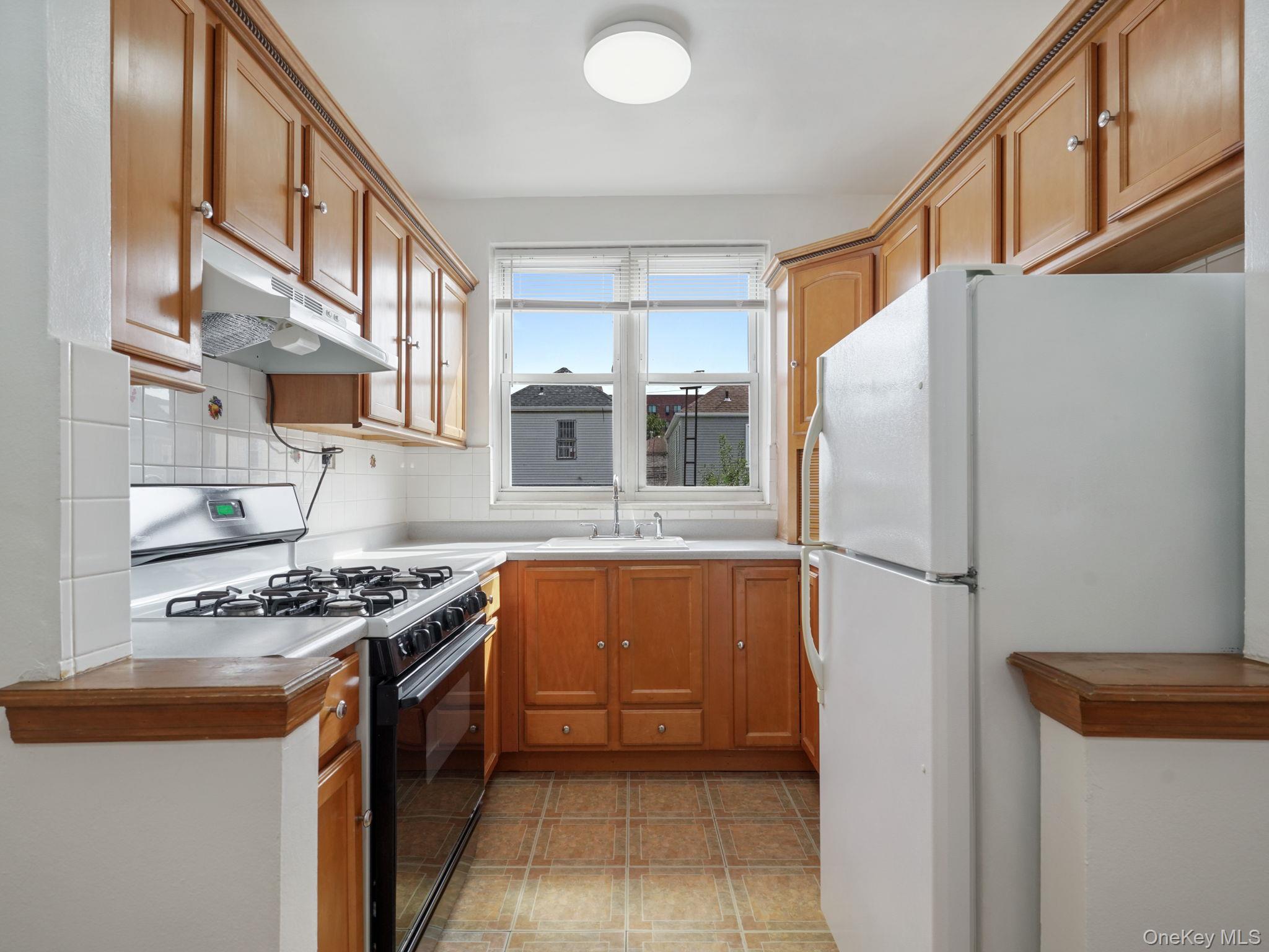Single Family Matilda Avenue Bronx, NY 10470, MLS-1016469-25