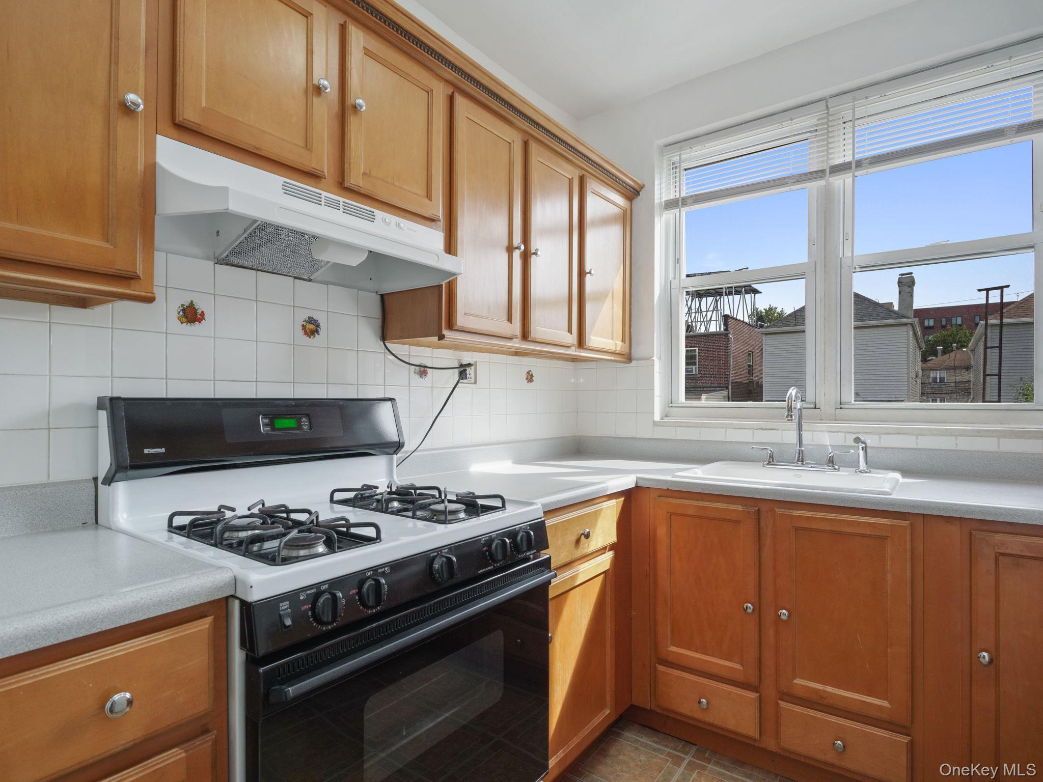 Single Family Matilda Avenue Bronx, NY 10470, MLS-1016469-27