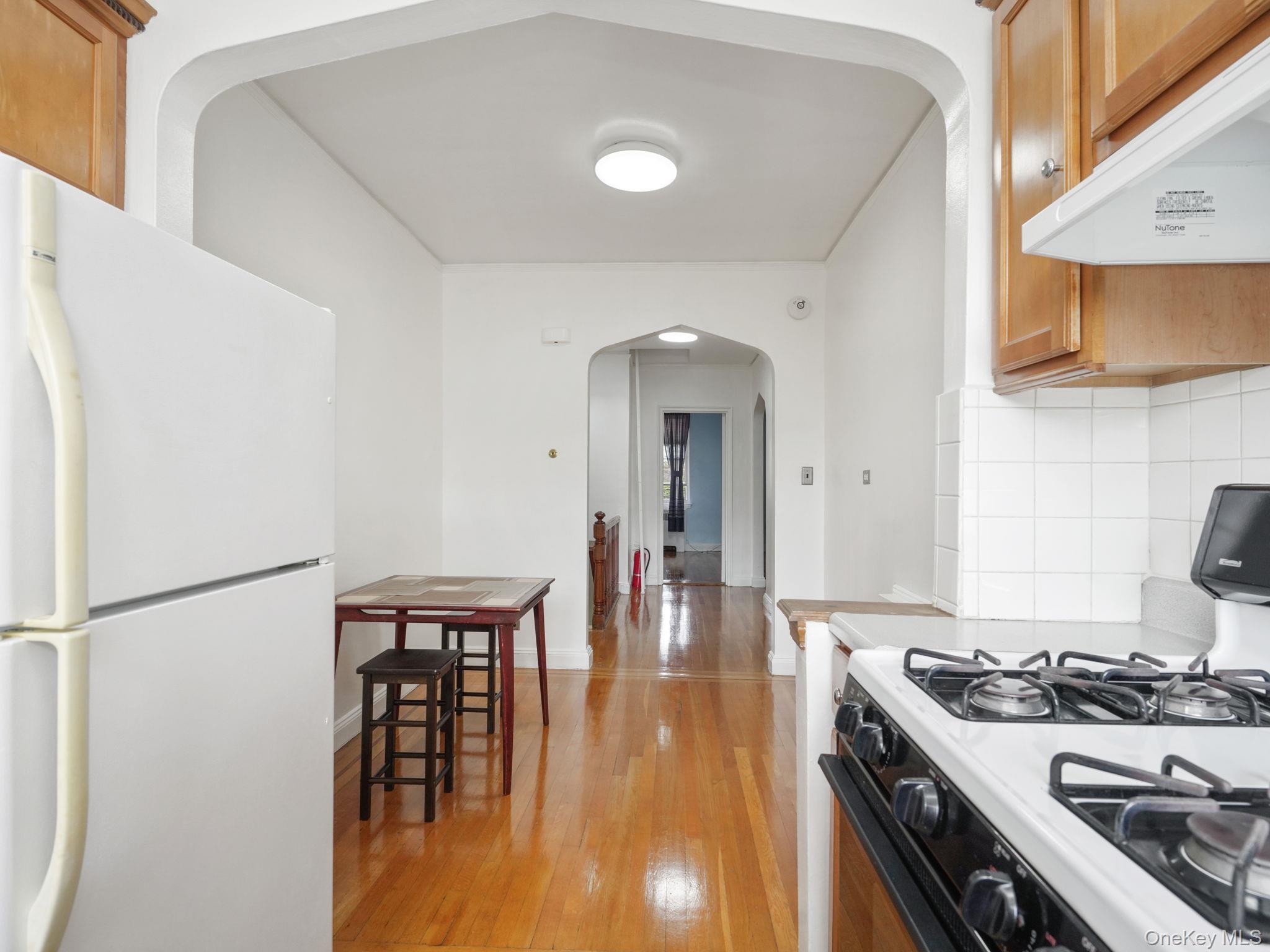 Single Family Matilda Avenue Bronx, NY 10470, MLS-1016469-28