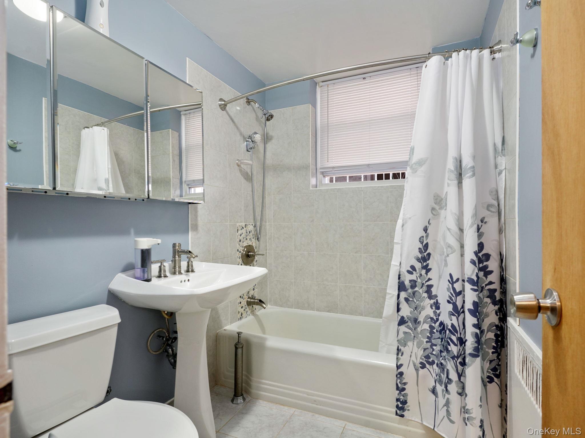 Single Family Matilda Avenue Bronx, NY 10470, MLS-1016469-29