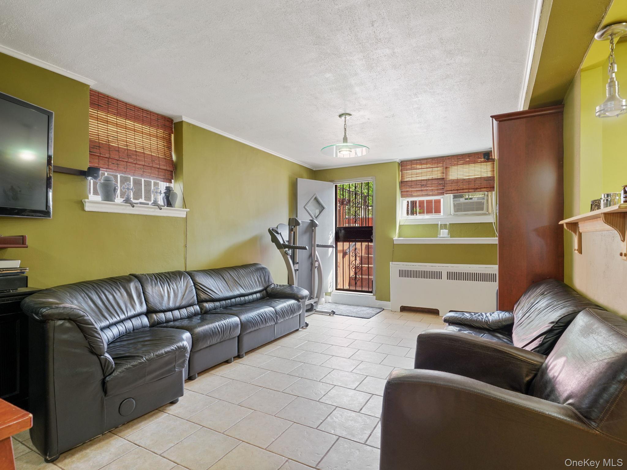 Single Family Matilda Avenue Bronx, NY 10470, MLS-1016469-31