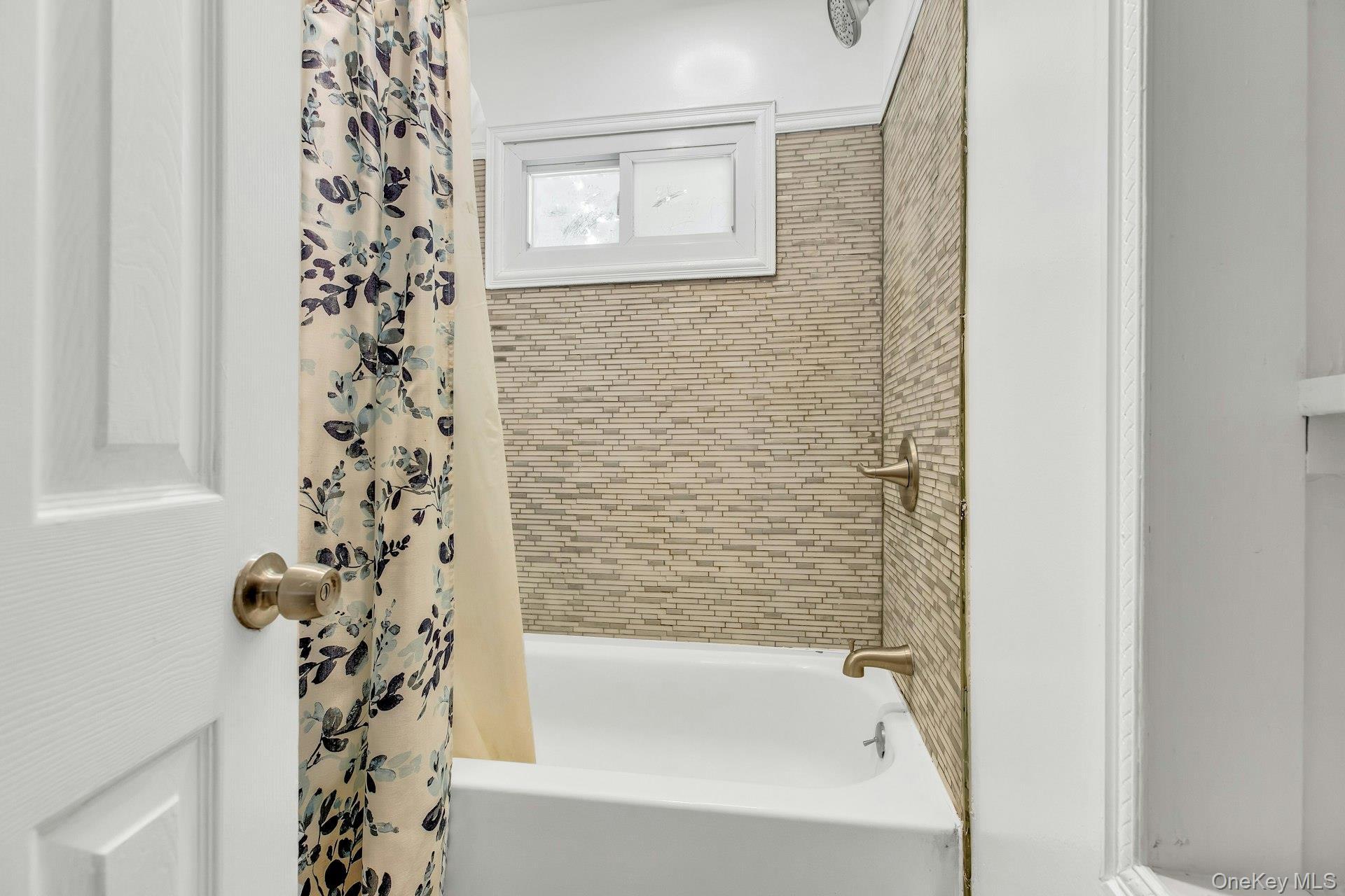 Single Family Washington Drive Suffolk County, NY 11951, MLS-1016500-11