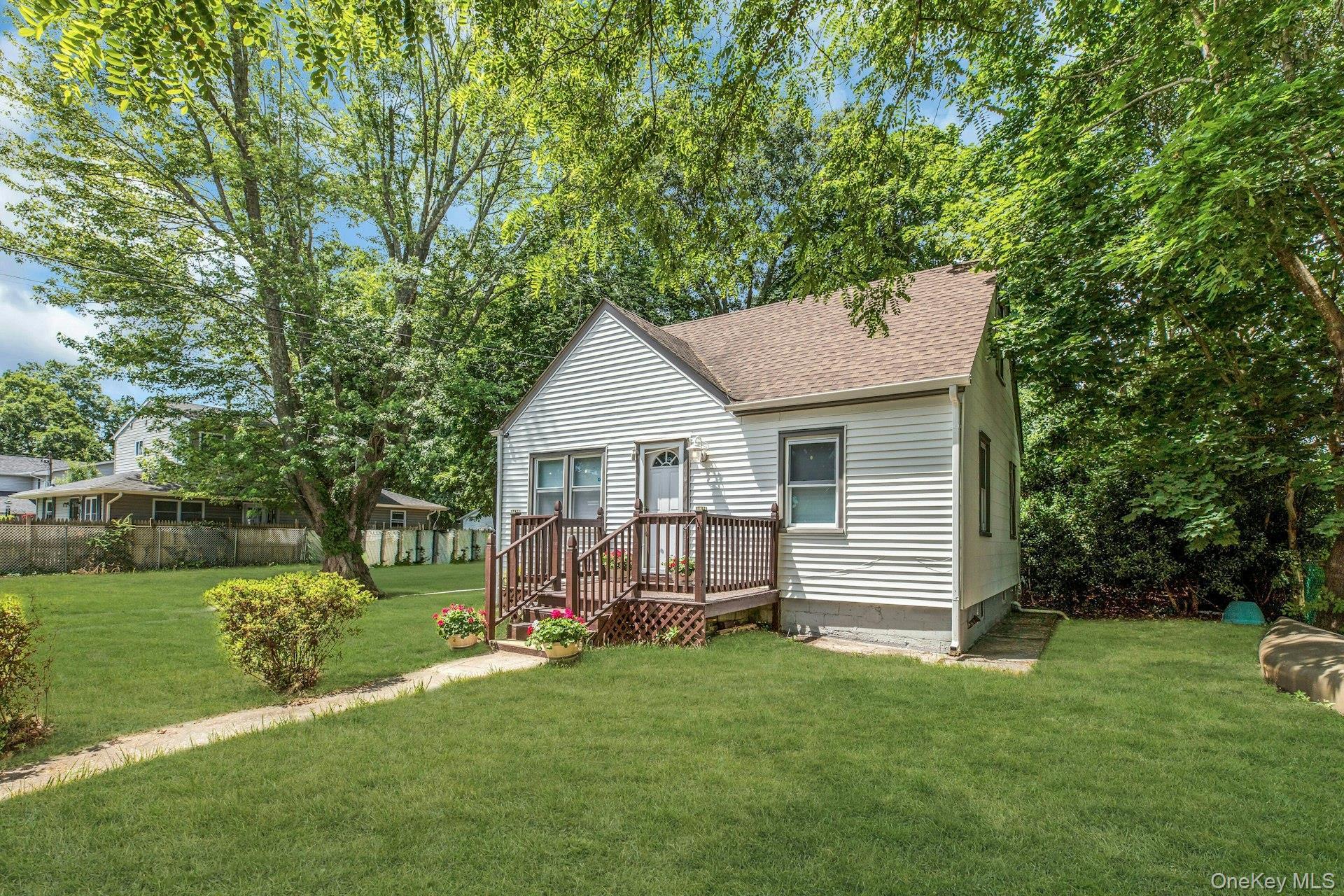 Single Family Washington Drive Suffolk County, NY 11951, MLS-1016500-2