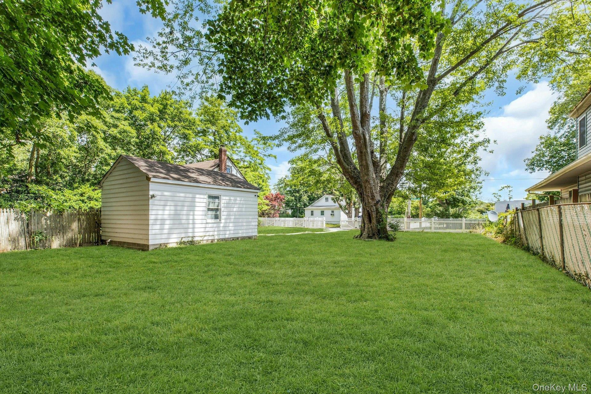 Single Family Washington Drive Suffolk County, NY 11951, MLS-1016500-21
