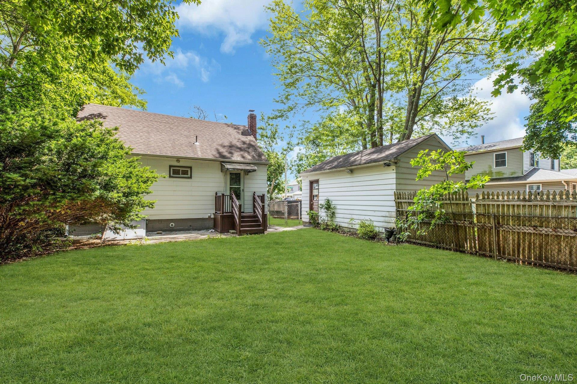 Single Family Washington Drive Suffolk County, NY 11951, MLS-1016500-23
