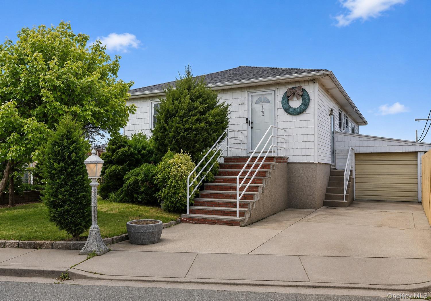 Single Family Albern Avenue Nassau County, NY 11572, MLS-1016556-12