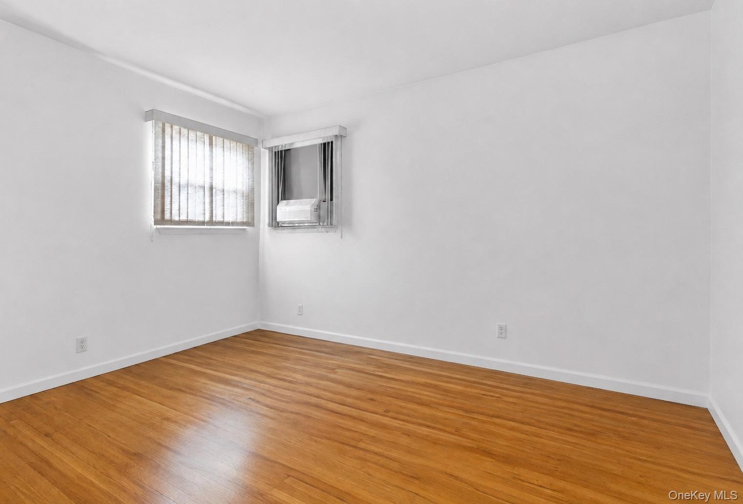 Single Family Albern Avenue Nassau County, NY 11572, MLS-1016556-5