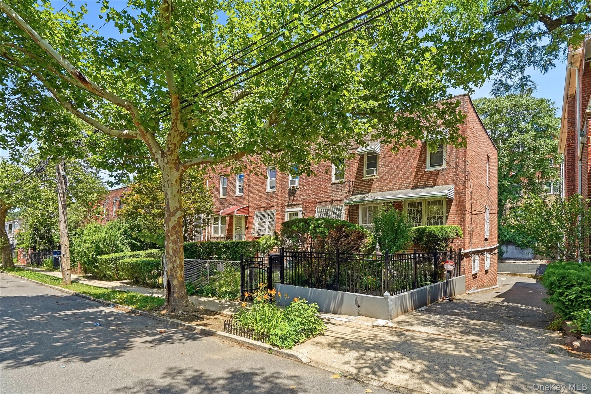 Single Family Murdock Avenue Bronx, NY 10466, MLS-1016641-22