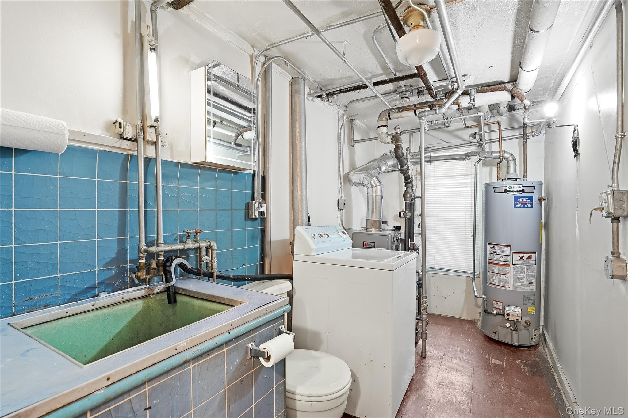 Single Family Murdock Avenue Bronx, NY 10466, MLS-1016641-34