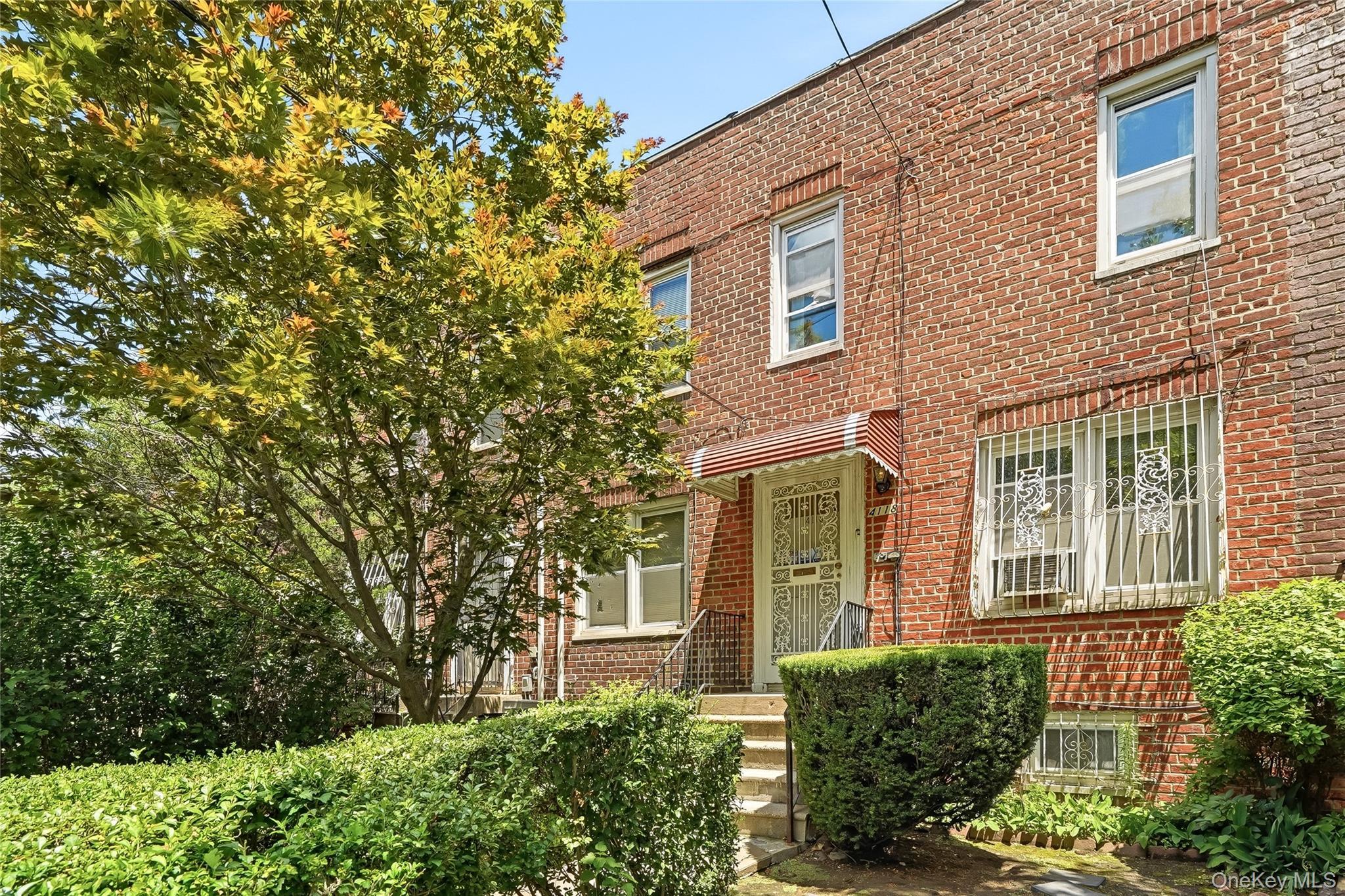 Single Family Murdock Avenue Bronx, NY 10466, MLS-1016641-4