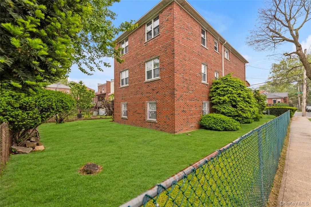 Single Family Neill Avenue  Bronx, NY 10461, MLS-1016642-17