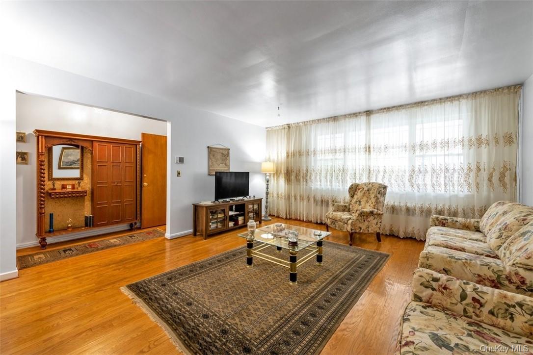 Single Family Neill Avenue  Bronx, NY 10461, MLS-1016642-4