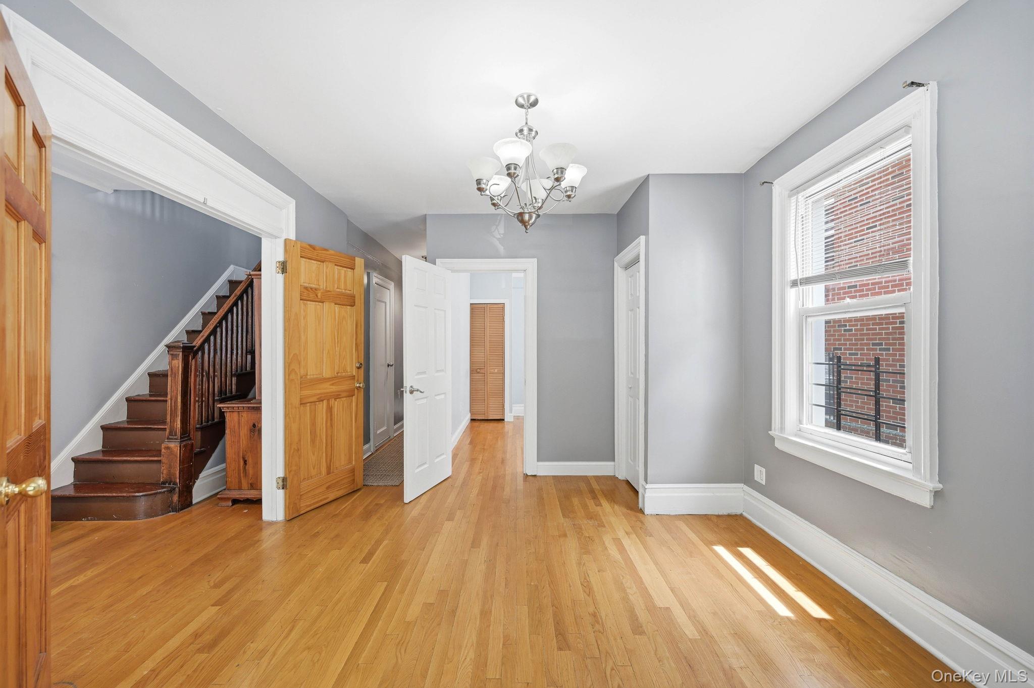 Single Family Pratt Avenue Bronx, NY 10466, MLS-1016705-10