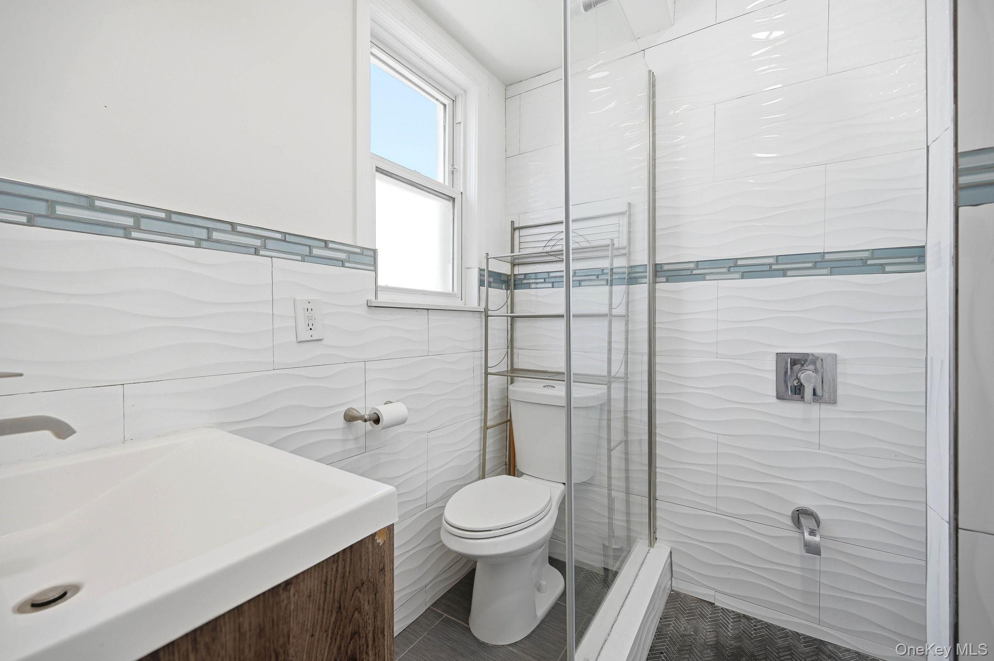 Single Family Pratt Avenue Bronx, NY 10466, MLS-1016705-13