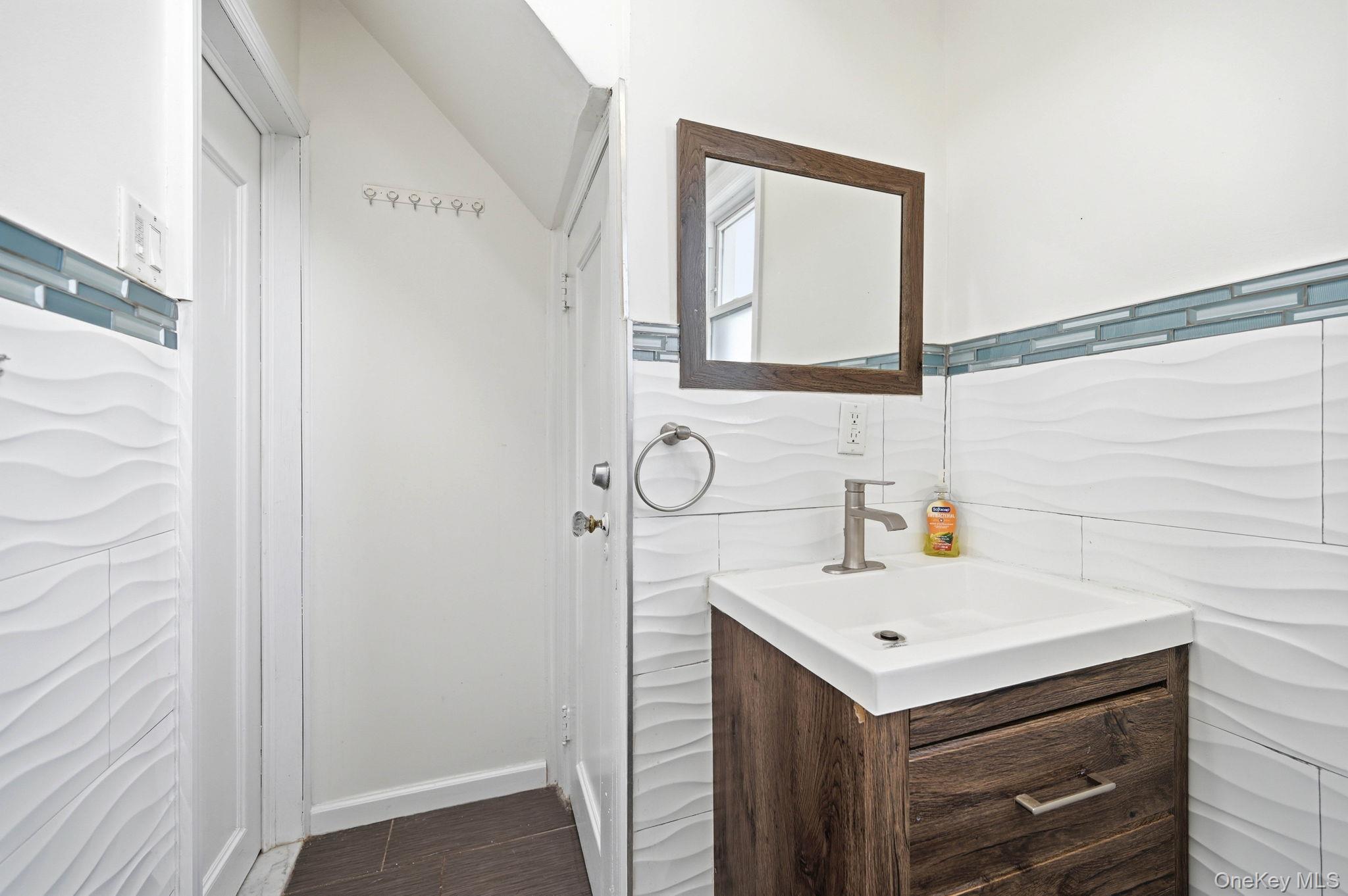 Single Family Pratt Avenue Bronx, NY 10466, MLS-1016705-14
