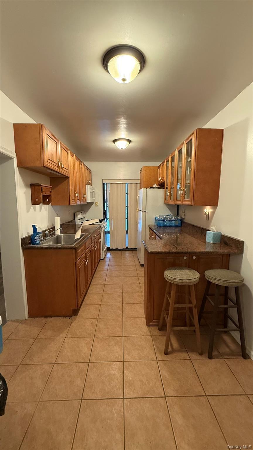 Single Family Manor Avenue Bronx, NY 10472, MLS-1016820-2