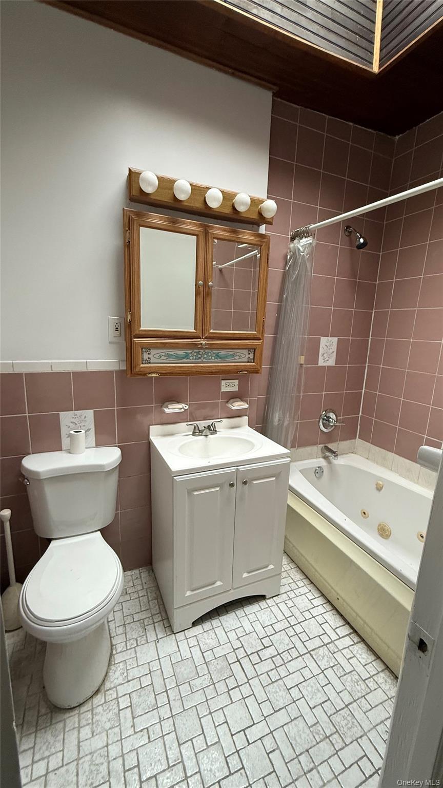Single Family Manor Avenue Bronx, NY 10472, MLS-1016820-9