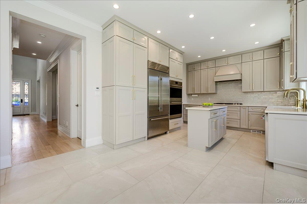 Single Family Greenway Terrace  Nassau County, NY 11024, MLS-1016830-12