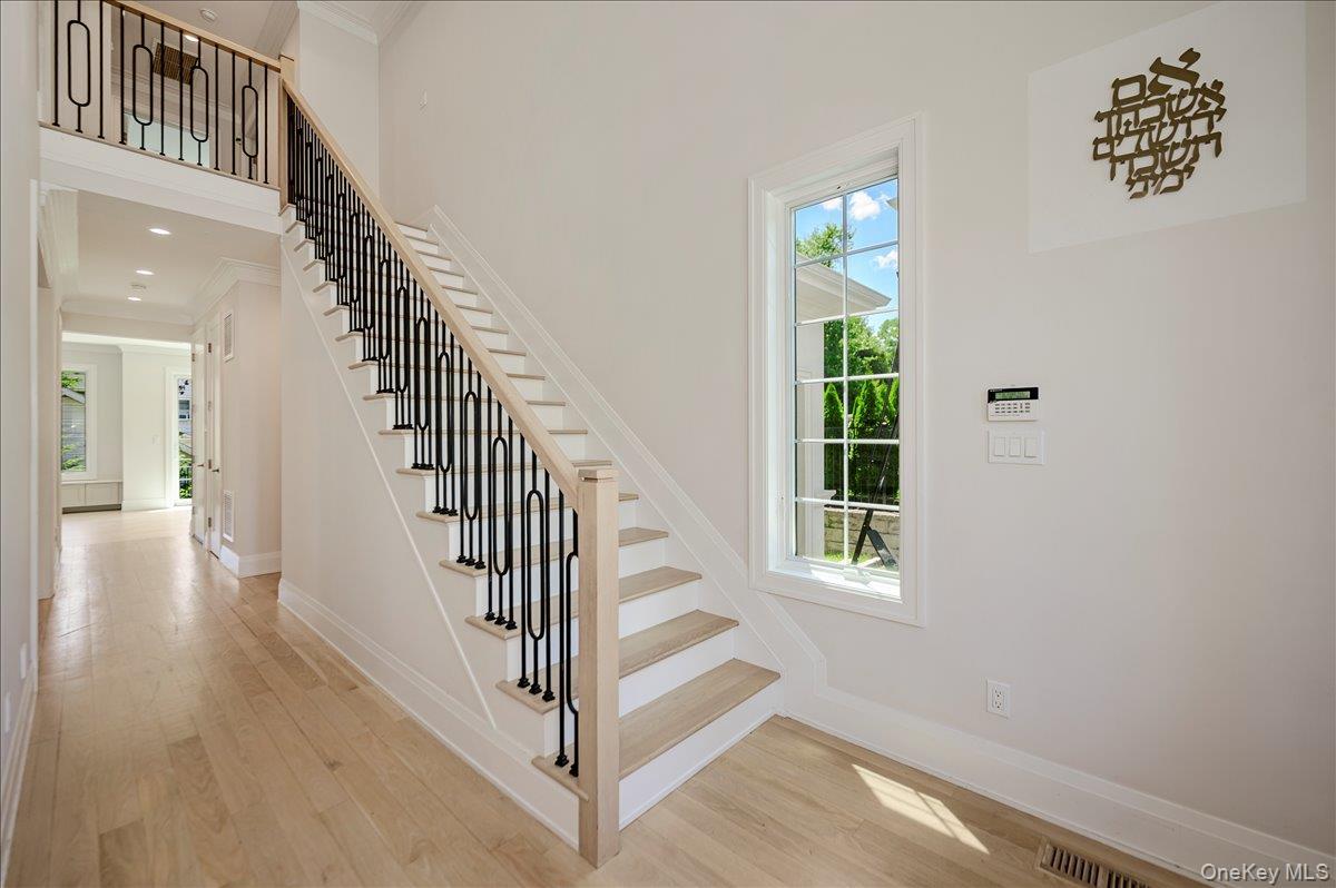Single Family Greenway Terrace  Nassau County, NY 11024, MLS-1016830-3