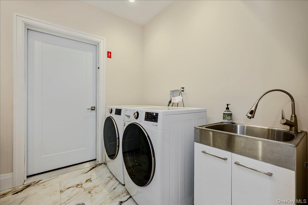 Single Family Greenway Terrace  Nassau County, NY 11024, MLS-1016830-30