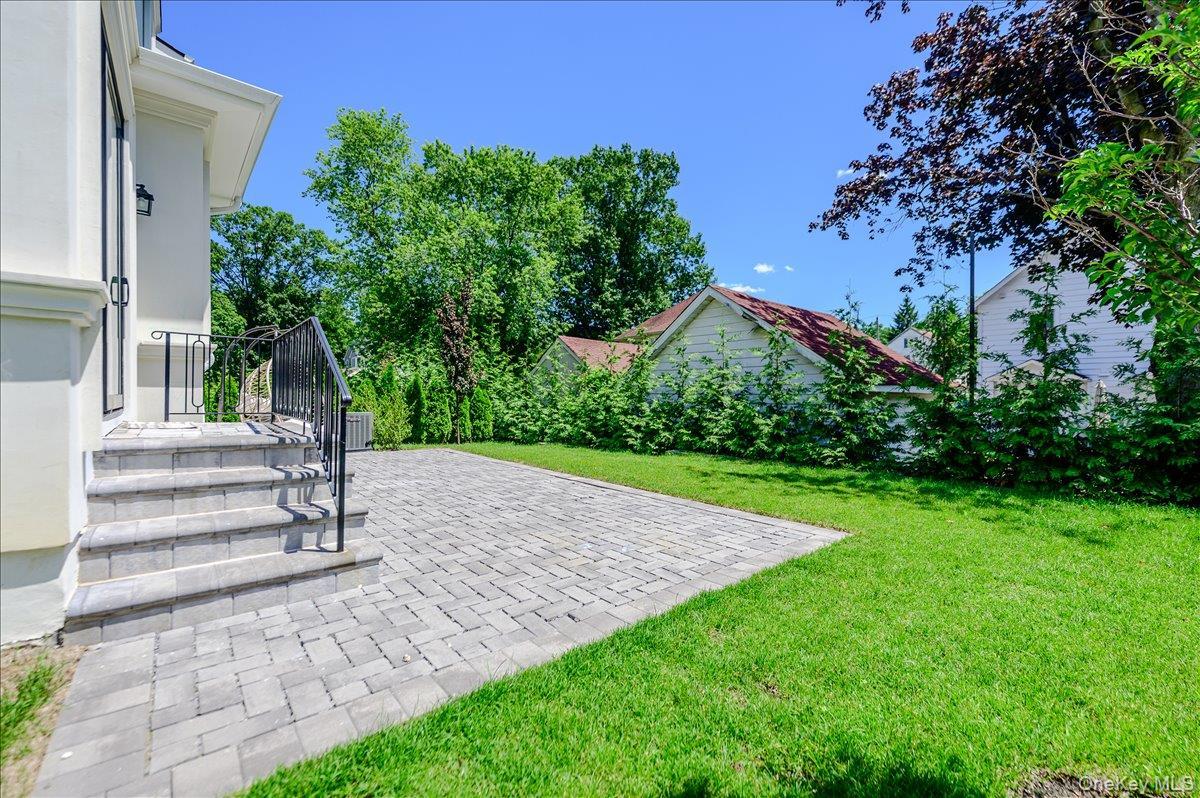 Single Family Greenway Terrace  Nassau County, NY 11024, MLS-1016830-31