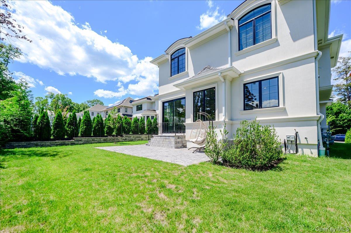 Single Family Greenway Terrace  Nassau County, NY 11024, MLS-1016830-33