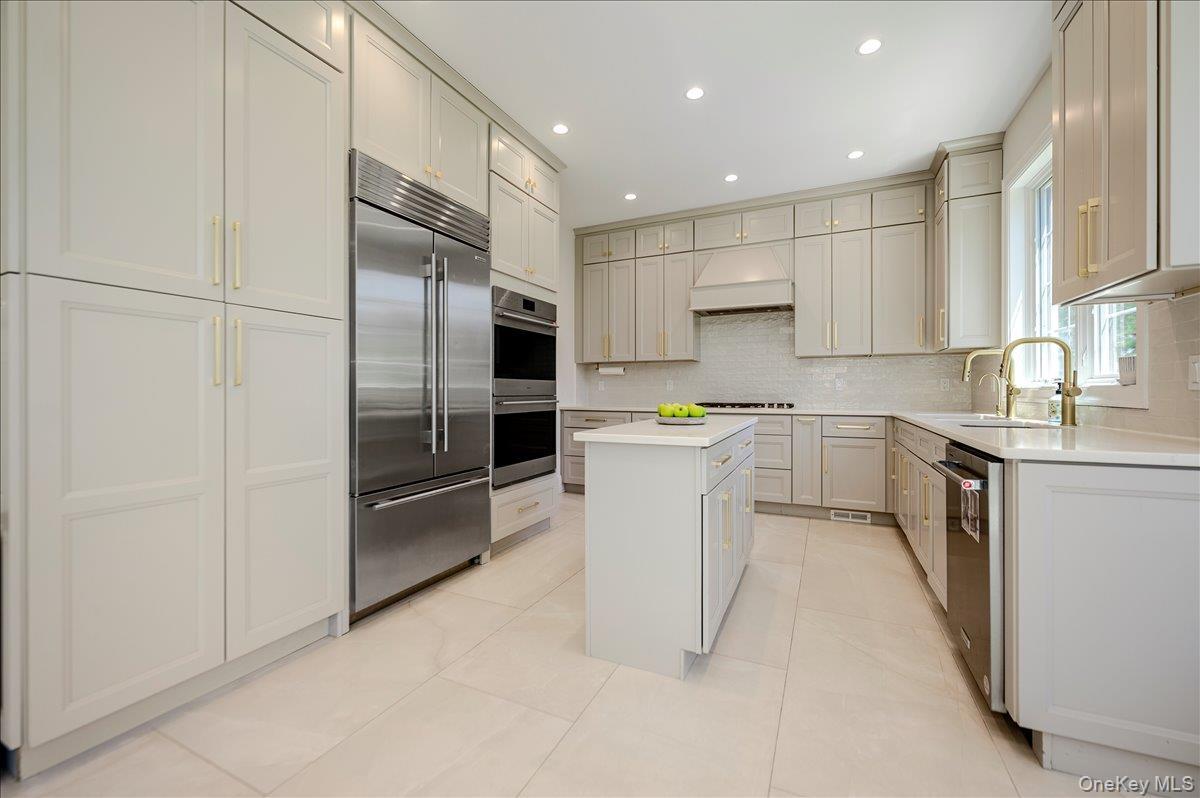 Single Family Greenway Terrace  Nassau County, NY 11024, MLS-1016830-9